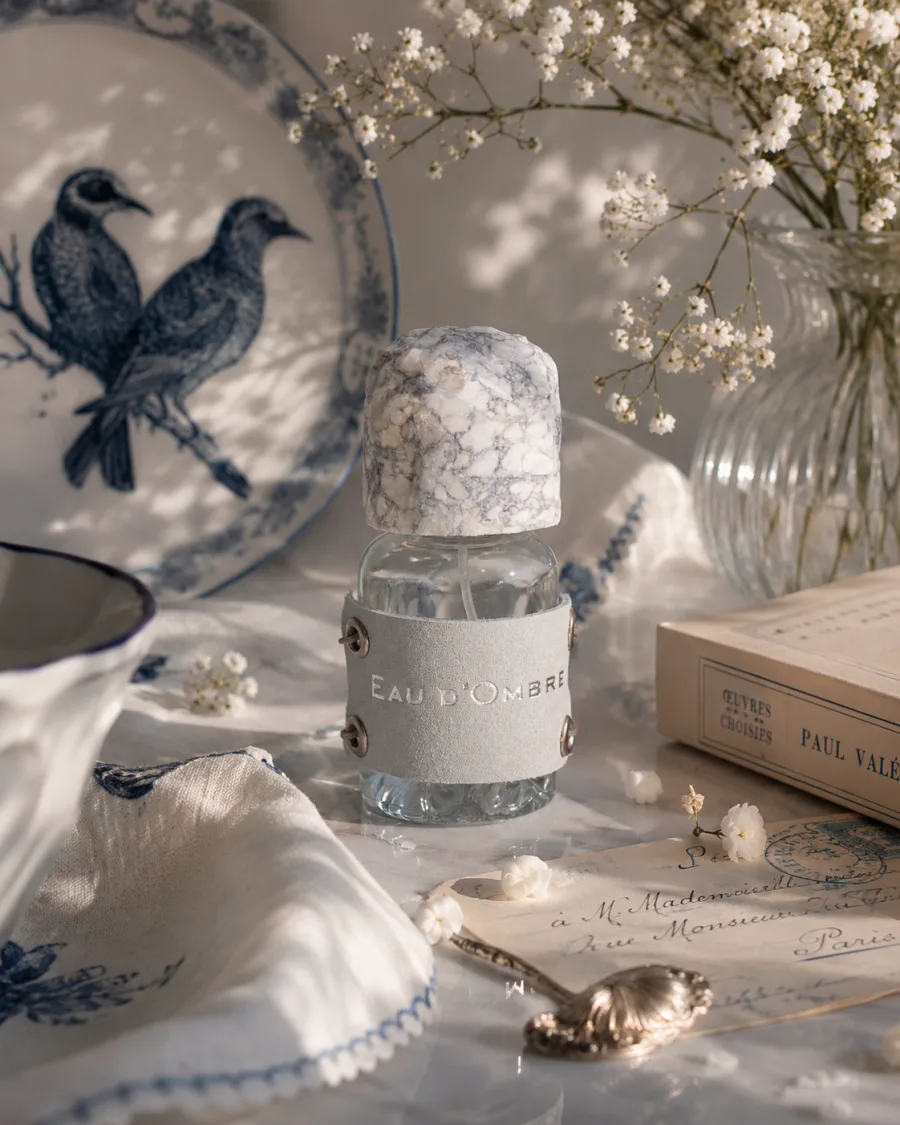 Eau d'Ombre bottle — porcelain and gypsophila